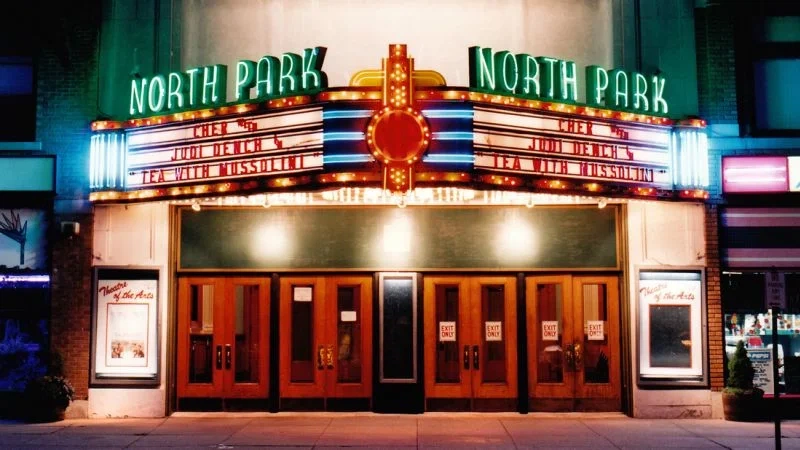 复古电影院外观展示草榴影视-原创影视内容发布|每日更新的文化氛围